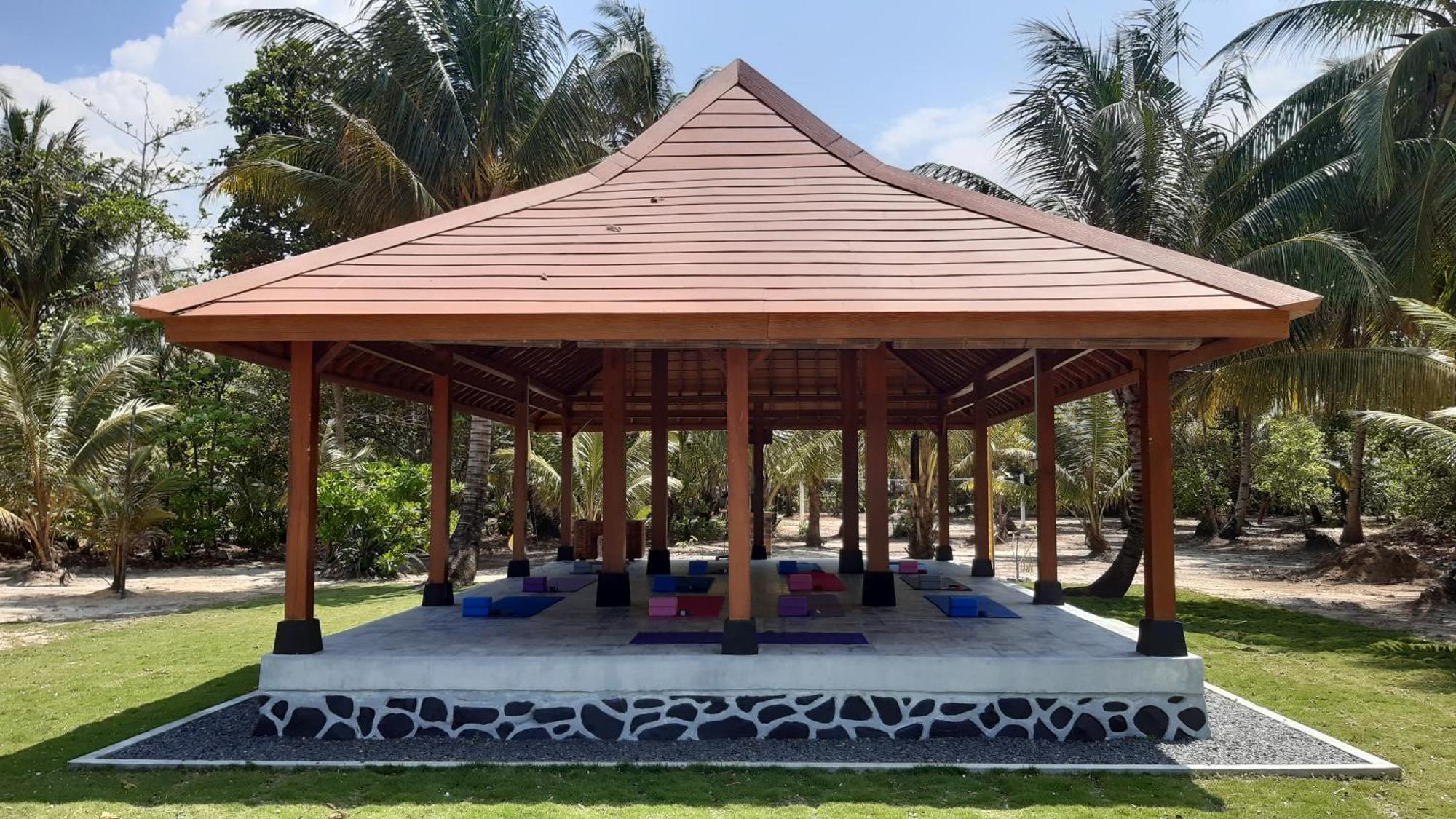 Mutiara Beach Resort Berakit Extérieur photo